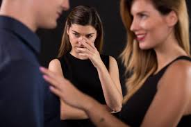 có nên thuê thám tử theo dõi chồng ngoại tình